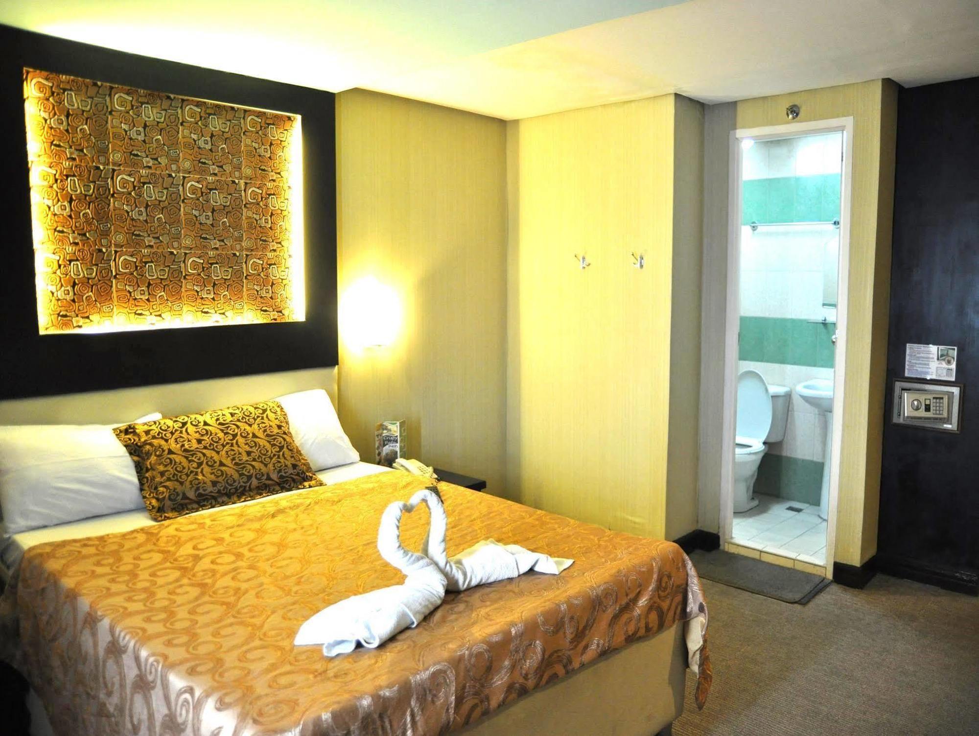 Eurotel North Edsa Quezon City Ngoại thất bức ảnh